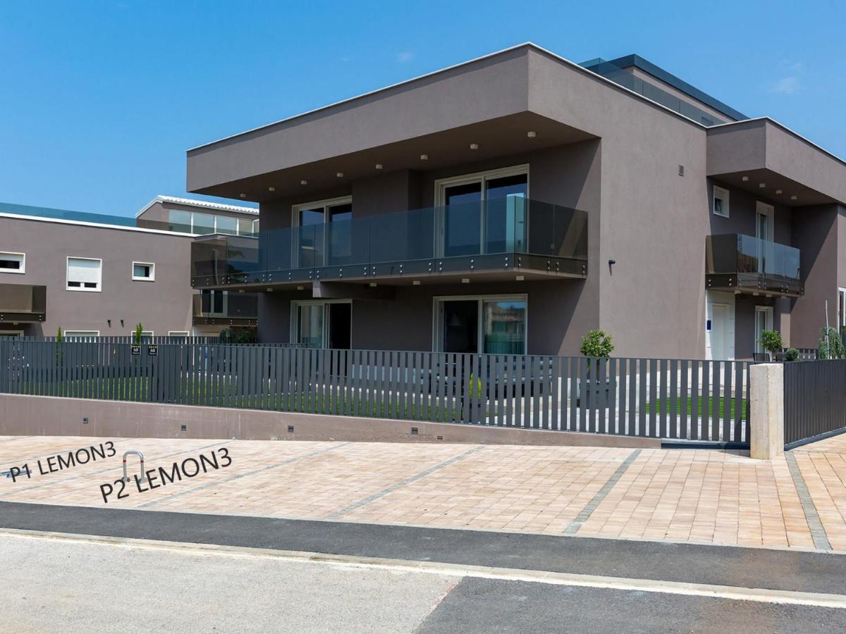 Lemon3 Deluxe Apartment Porec Exterior photo